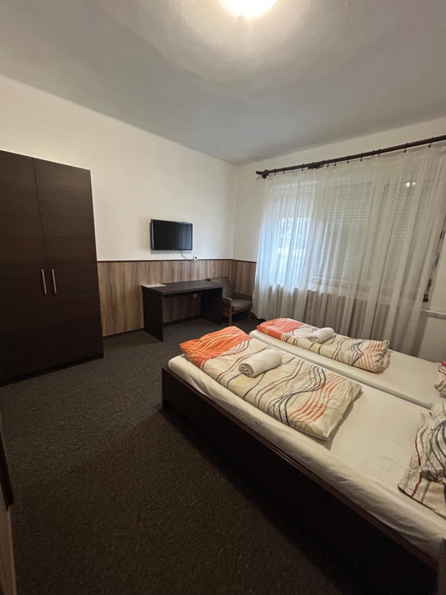 Rozsakert Panzio Hotell Nyíregyháza Exteriör bild