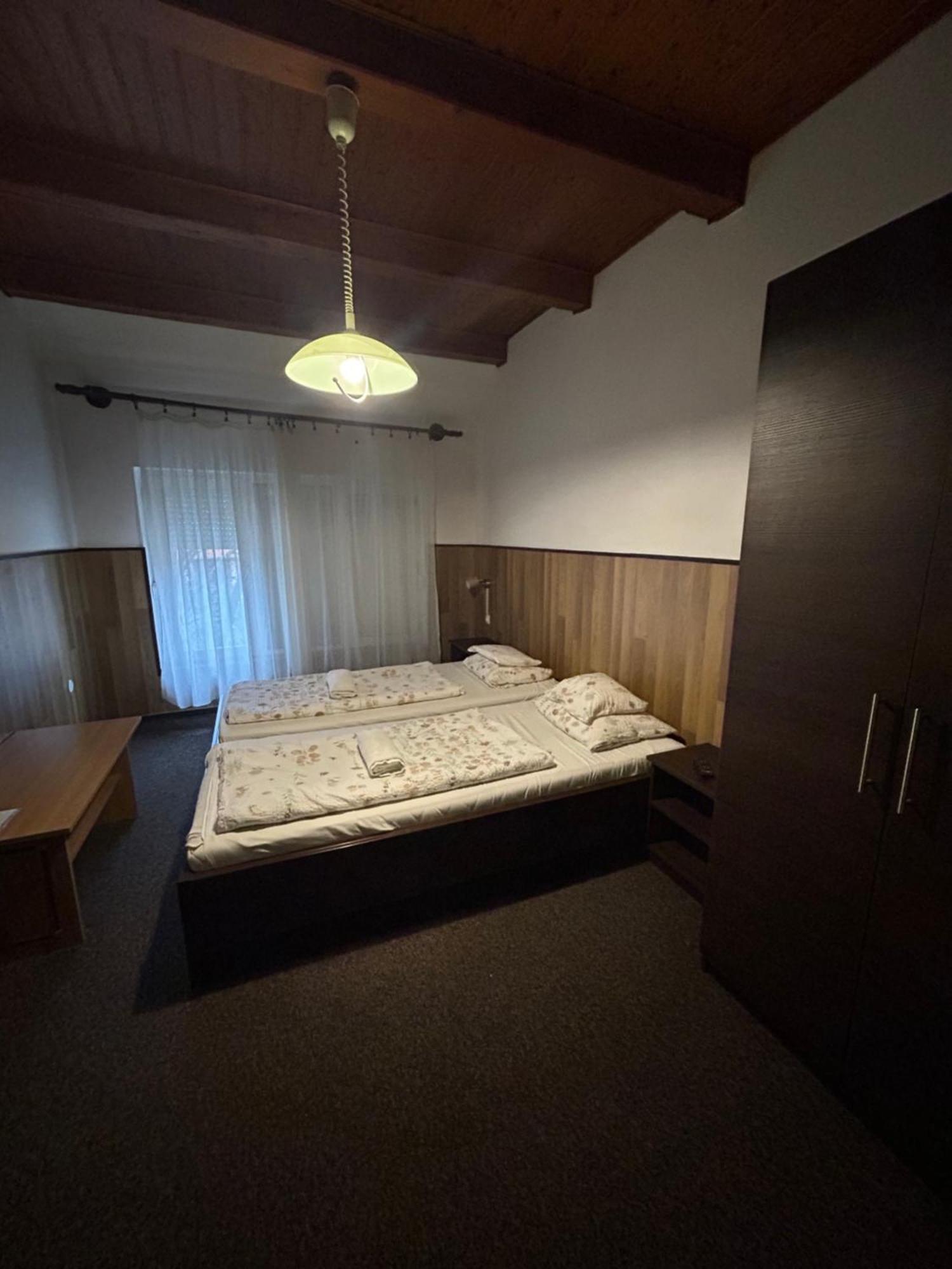 Rozsakert Panzio Hotell Nyíregyháza Exteriör bild