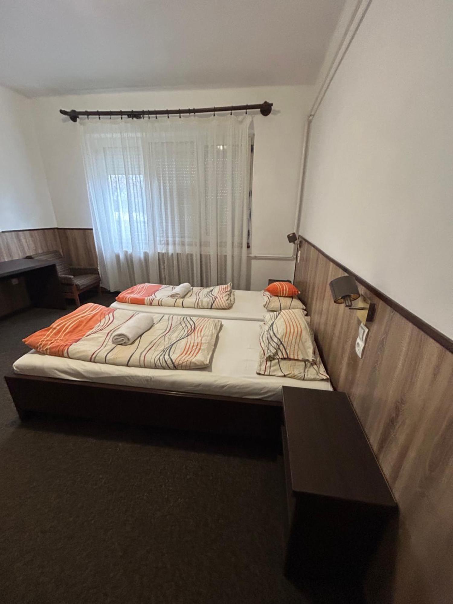 Rozsakert Panzio Hotell Nyíregyháza Exteriör bild