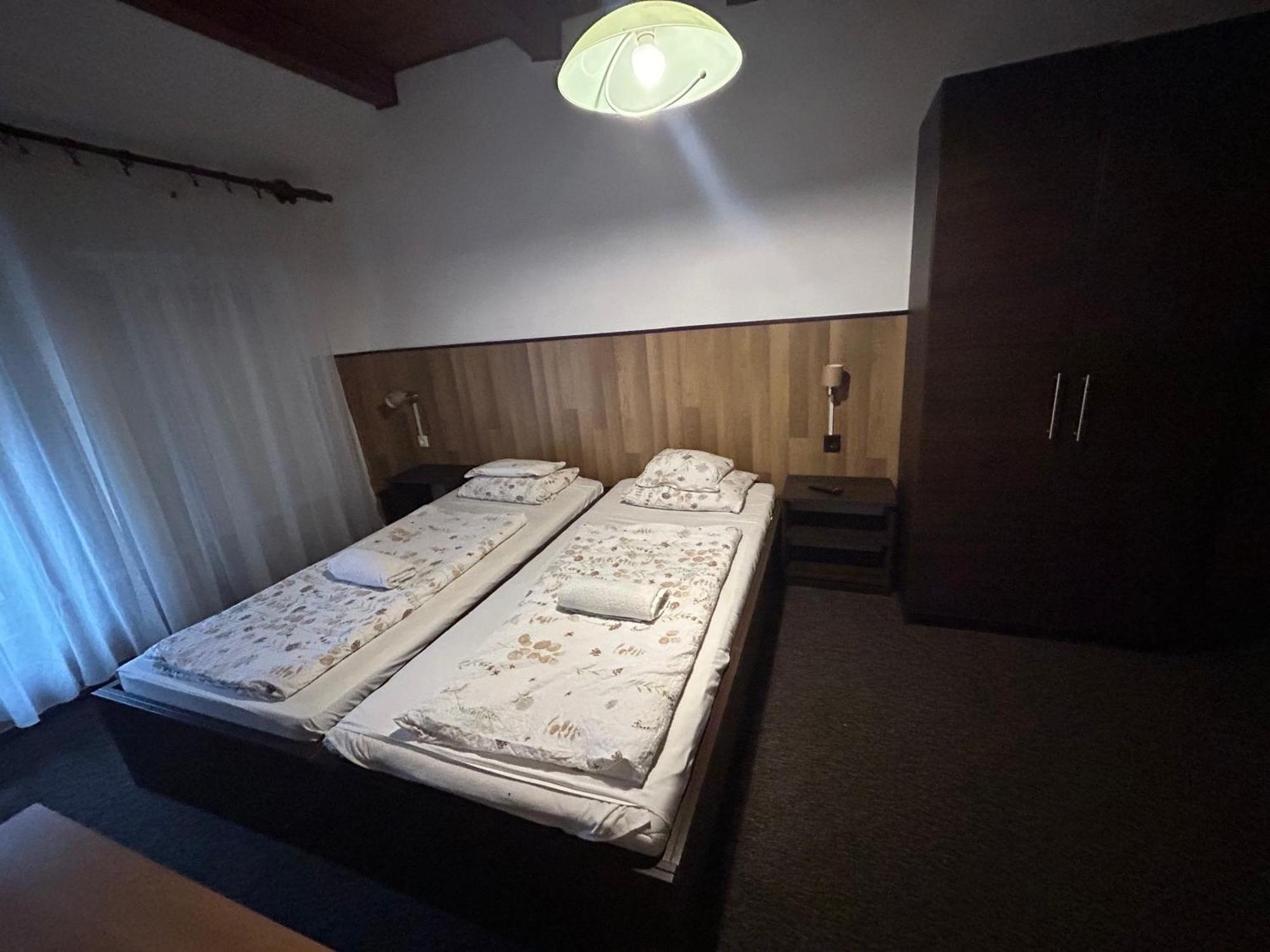 Rozsakert Panzio Hotell Nyíregyháza Exteriör bild