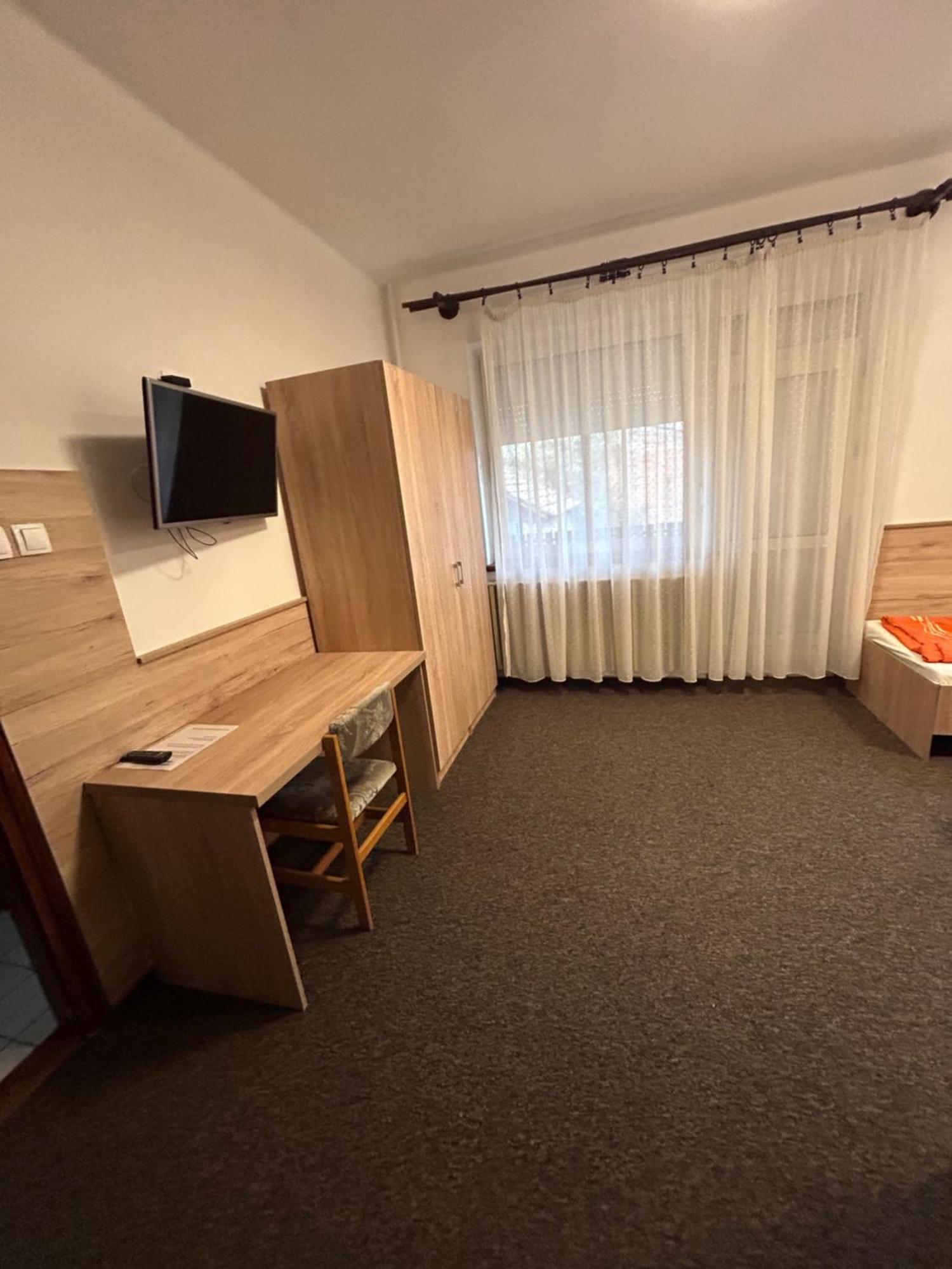 Rozsakert Panzio Hotell Nyíregyháza Exteriör bild