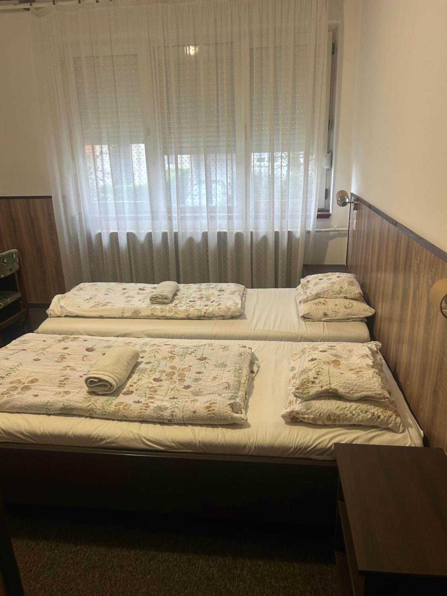 Rozsakert Panzio Hotell Nyíregyháza Exteriör bild